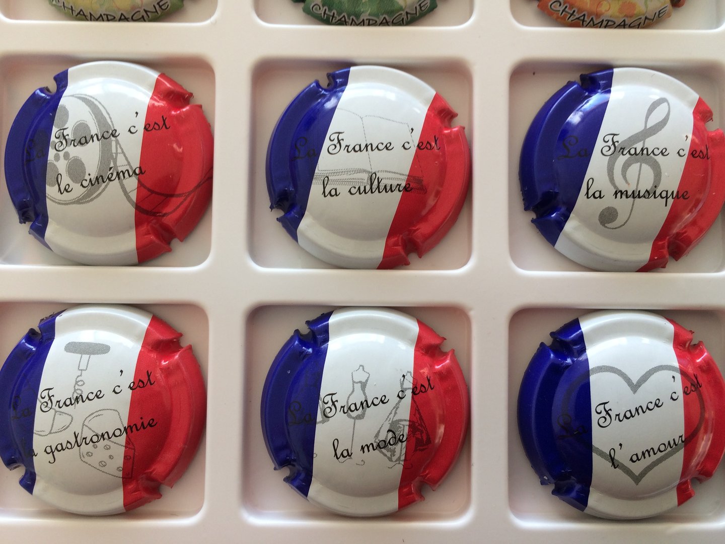 Série de 6 capsules Champagne Générique les patriotes 2ème série 